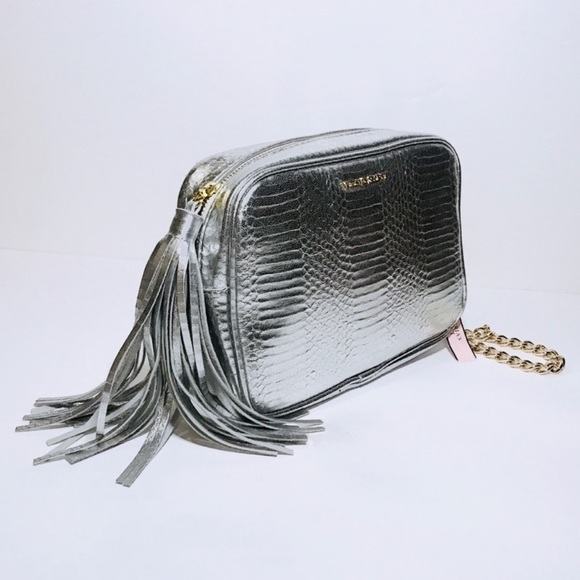 LAST ONE! 5/$20!!!🤍💍 Silver Snakeskin Tassel Crossbody - Picture 2 of 9